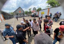 Gedor Demo Kantor Wali Kota Depok, Soroti Bangunan Tanpa Izin dan Dugaan Suap Ke Oknum Satpol PP